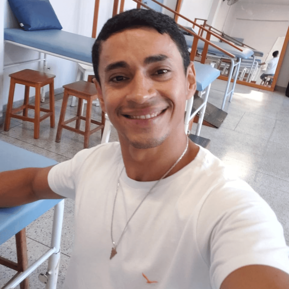 Geraldo Matos em clínica de fisioterapia para atendimento personalizado
